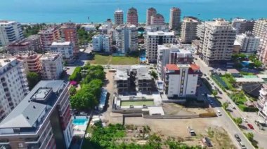 İşçiler uzmanlıklarını inşaat projesini ilerletmek, beceri ve deneyim göstermek için kullanıyorlar.