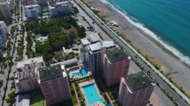 Sahilin ilk hattında nefes kesici deniz manzarası sunan çarpıcı bir yerleşim yeri..