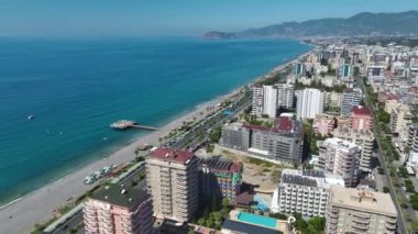 Bu seçkin konut kompleksi ilk sahil şeridinden panoramik deniz manzaralı bir yaşam sunuyor..