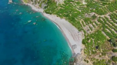 Sahilin ilk hattında, okyanus manzaralı lüks bir yerleşim yeri..