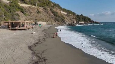 Büyük bir deniz macerası. Kürek çekme ve vahşi sahilde kamp yapma macerası..