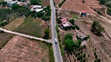 Yeşil kanyonda çarpıcı bir yolculuk, insanları en manzaralı ve gizli yerlere naklediyor..