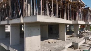 Yapı sürecine ayrıntılı bir bakış.