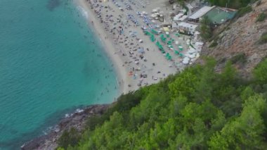 Doğal güzelliğin canlı bir sahnesi..