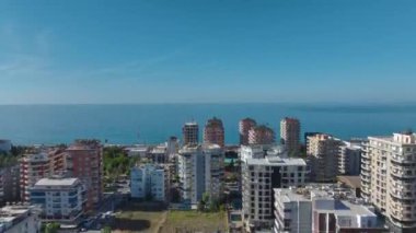 Hareketli bir binanın canlı görüntüsü.