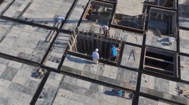 Hareketli bir inşaat süreci.