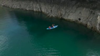 Faaliyet ve güzelliğin dinamik bir karışımı.