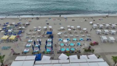 Huzurlu bir sahil inzivası.