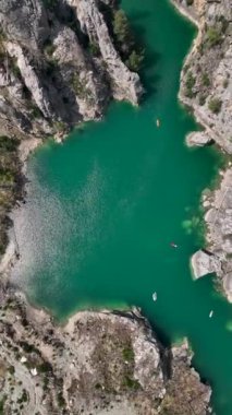 Doğanın kalbinde huzurlu bir faaliyet ve rahatlama günü..
