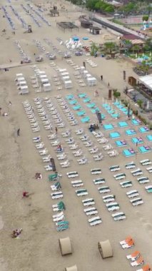 Manzaralı okyanus manzaralı bir korsan gemisinde rahatlatıcı bir yolculuk..