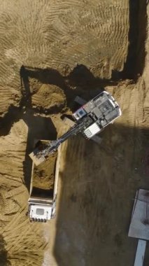 Yeni bir yapının temelini dinamik bir ekip oluşturur..