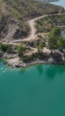 Eğlenceli bir yolculuk. Aktivite ve eğlence doğada karışımı..