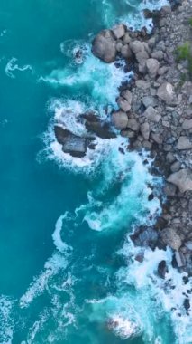 Bu dramatik okyanus zeminiyle doğanın yoğun güzelliğine tanık olun..