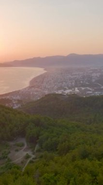 Bu eski kıyı bölgesinin büyüleyici cazibesini keşfedin..