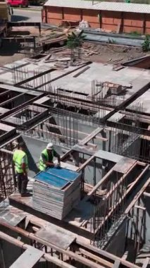 Profesyonel bir ekip en kaliteli kıyı konutları için çalışır..