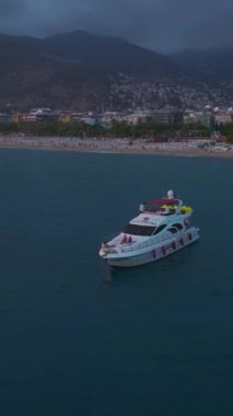 Deniz kenarındaki yazın dinginliğini keşfedin.