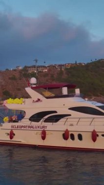 Okyanus maceralarının huzur ve zarafetini tecrübe et..