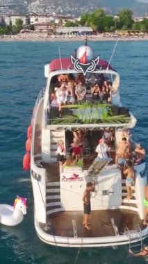 Dikey Video: Alanya 'da Müzik, Dans, Uçuş ve Akdeniz' de Eğlence Festivali