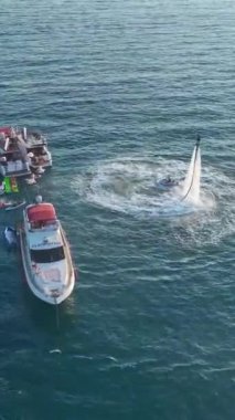 Unutulmaz bir deniz kıyısında eğlence ve heyecan kutlaması..