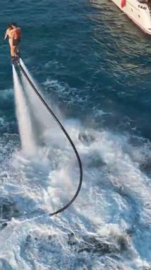 Enerji ve sahil cazibesiyle dolu canlı bir olay..