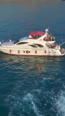 Sudaki yaşamı canlı aktivitelerle kutlayın..