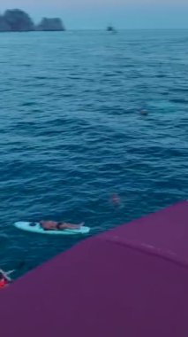 Suda canlı ve enerjik bir olayı kutlayalım..