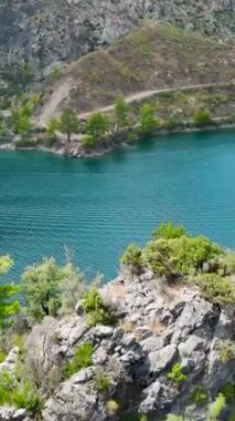 Doğanın huzuruna barışçıl bir yolculuk keşfet..