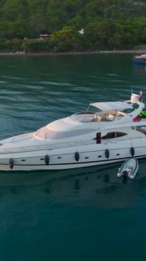 Türkiye 'nin üst düzey kıyı şeridine sakin bir yolculuk.