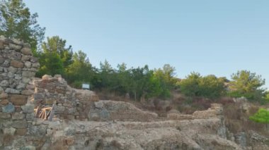 Kazılar, tapınaklar, duvarlar ve sokaklar ortaya çıktıktan sonra antik bir şehrin kalıntıları ortaya çıktı..