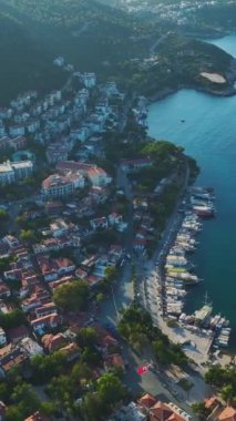 Bu huzurlu Akdeniz cennetinin güzelliğinde rahatla.