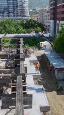 Manzaralı güzellik ve cesur sanatın çarpıcı bir karışımı..