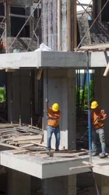 Rahatla ve sahildeki güzelliğin tadını çıkar..