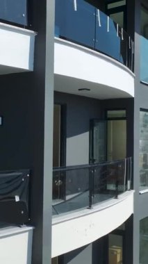 Beceri ve hassasiyetle evler inşa etmek.