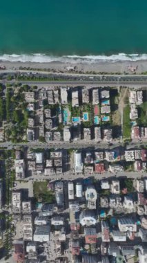 Modern inşaatta hassasiyet ve ilerleme.