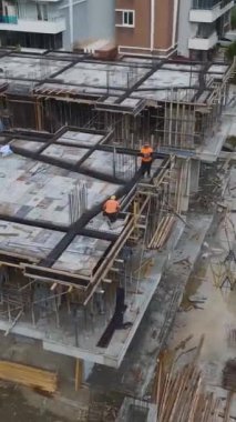 Modern yapının arkasındaki enerji ve çabayı keşfedin..