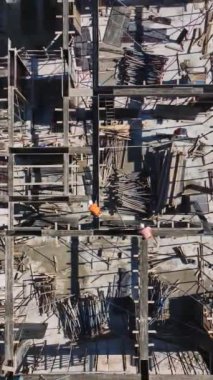 Modern yapım sürecini eylem halinde tecrübe edin.