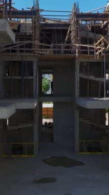 Modern inşaat sanatını tecrübe edin..