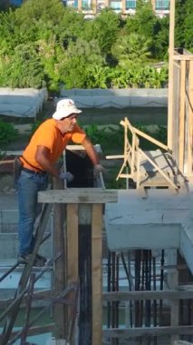 Sahilde kürek çekmenin zevkini tatmak..