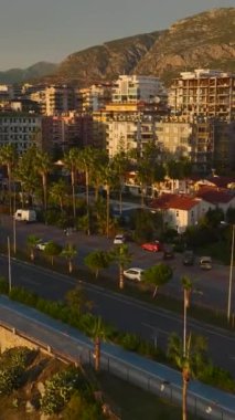 Havuz ve deniz kenarındaki palmiyelerle çevrili büyüleyici villalar..
