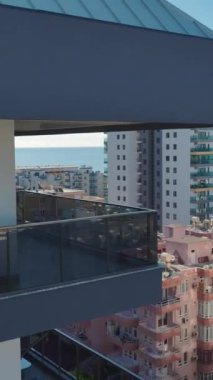 Mavi deniz manzaralı lüks daireler..