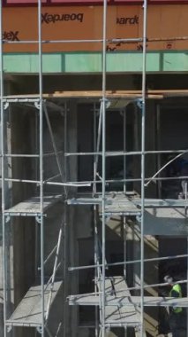 Yeni altyapı havuzlar, peyzaj ve modern cepheler sunuyor..