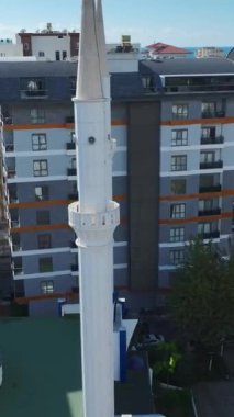 Doğal güzellik ve tasarım ile çevrili modern lüks yaşam.