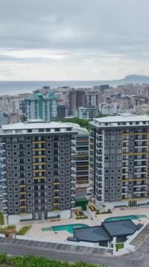 Modern konut projeleri açık hava lüksüyle çevrili.