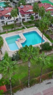 Modern konut projeleri açık hava lüksüyle çevrili.