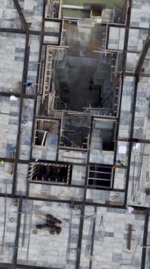 Bir sonraki seviyeye beton dökmeye hazırlanan etkin bölge.