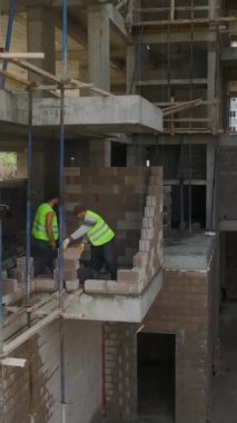 Bir emlak sahasındaki aktif ilerlemenin havadan görüntüsü.