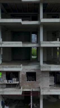 Mühendisler bölgede pürüzsüz ve verimli ilerlemeyi yönetirler.