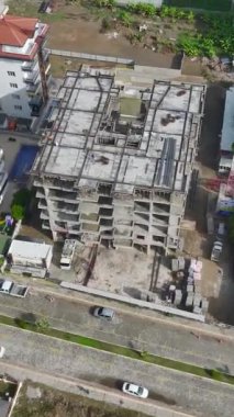 Mühendisler bir sonraki aşama için aktif hazırlıkları denetliyor..