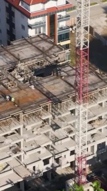 Modern bir inşaat alanında aktif ilerleme.