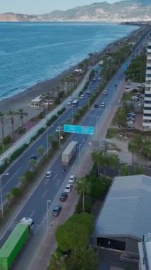 Akdeniz şehri ve kıyı şeridi çarpıcı bir hava görüntüsüyle ele geçirildi.